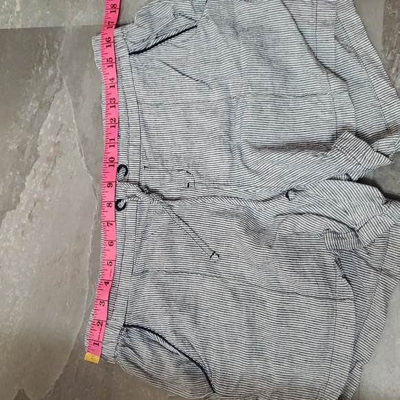 Lole Striped White & Navy Blue Women's Mini Shorts. Linen Blend. 4". Size L. - Picture 9 of 11